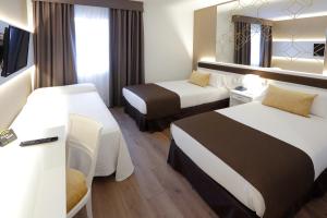 Triple Room room in Sercotel Alfonso XIII