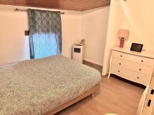 Villas Maison 2 Chambres - TV - CLIM - BABY FOOT : photos des chambres