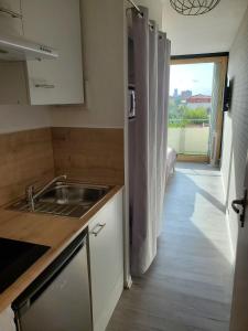 Studio avec balcon, vue sur jardins et cathédrale