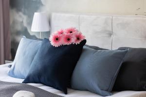 Warsaw Bemowo Apartment with Balcony by Noclegi Renters