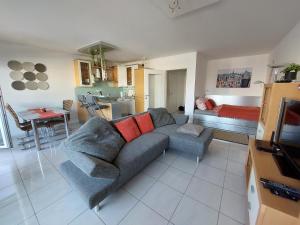 Tower Apartment with private terrace next to UNO