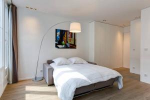 Champs Elysées Apartment