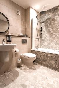 Luxury Triple Room room in Lace Market Hotel Nottingham by Compass Hospitality
