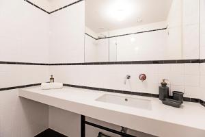 Aliados Premium 1BR w Terrace by LovelyStay