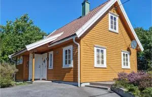 3 Bedroom Beautiful Home In Flekkerøy - Ytre Skålevik