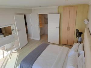 3 Bedroom Sea Facing Family Apartment Cape Town Moullie Point