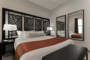 King Suite room in The Bungalows on Shary