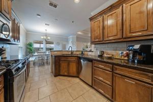 Ultimate Comfort & Relaxation- Palm Family Oasis