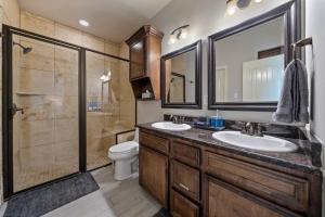 Ultimate Comfort & Relaxation- Palm Family Oasis