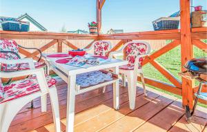 Nice Home In Ustka-Przewloka With Wifi