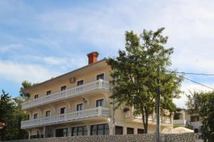 Apartments with a parking space Soline, Krk - 19198