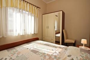 Apartments with parking space Soline, Krk - 19198