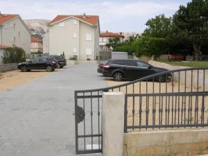 Apartments with a parking space Baska Krk  19206