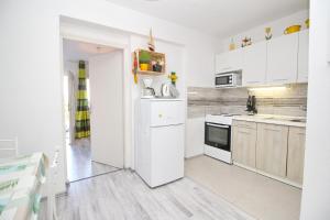 Apartments and rooms with parking space Baska, Krk - 19215