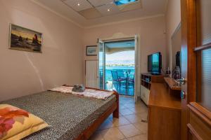 Apartments by the sea Vir - Kozjak, Vir - 19117