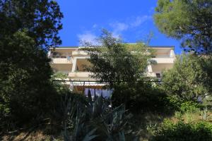 Apartments by the sea Brela, Makarska - 19205