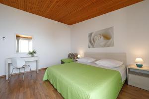 Apartments by the sea Brela, Makarska - 19205