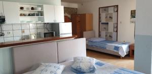 Apartments with parking space Novi Vinodolski - 18968