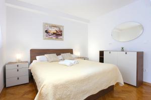 Apartments with WiFi Split - 19143