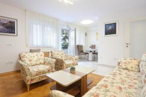 Apartments with WiFi Split - 19143