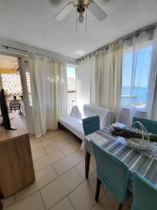 Apartments by the sea Pakostane, Biograd - 19005 