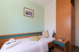 Rooms by the sea Supetar, Brac - 19049