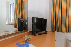 Rooms by the sea Supetar, Brac - 19049