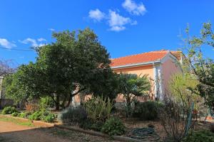 Family friendly house with a parking space Trogir - 19247