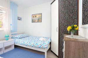 Family friendly house with a parking space Trogir - 19247