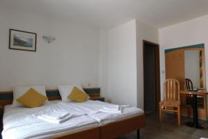 Rooms by the sea Supetar, Brac - 19049