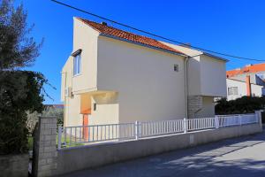 Apartments with a parking space Kastel Gomilica, Kastela - 19248