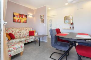 Apartments with parking space Kastel Gomilica, Kastela - 19248