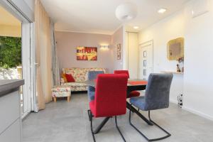 Apartments with parking space Kastel Gomilica, Kastela - 19248