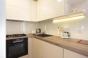 Apartments with parking space Kastel Gomilica, Kastela - 19248