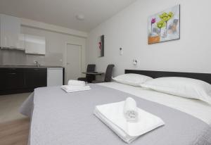 Family friendly seaside apartments Zivogosce - Mala Duba, Makarska - 19149