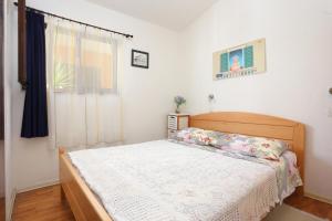 Apartments with WiFi Makarska - 19038