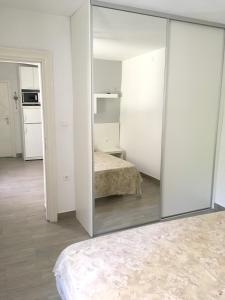 Apartments by the sea Jezera, Murter - 19056