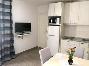 Apartments by the sea Jezera, Murter - 19056