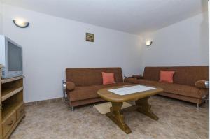 Apartments with parking space Rogoznica - 19064