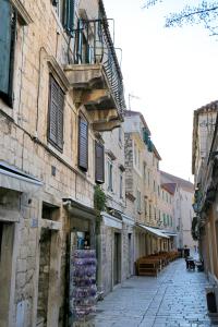 Apartments with a parking space Omis - 19051