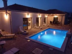 Luxury villa with a swimming pool Vrsi - Mulo, Zadar - 19093 - Kod Mula
