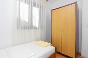 Apartments by the sea Grebastica, Sibenik - 19106