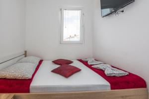 Apartments with parking space Vir - 19100