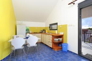 Apartments by the sea Grebastica, Sibenik - 19106