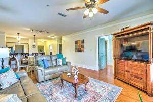 Lakefront Condo with Community Pool and Boat Dock
