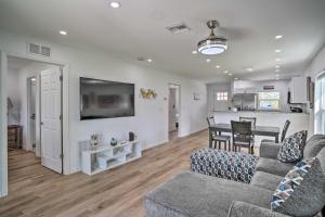 Hot Tub and Fenced Yard Home in Sebring - 4hvězdičkové hotely ve městě Sebring