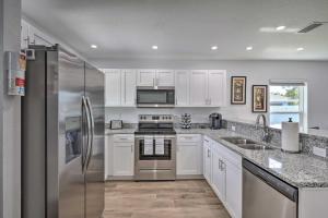 Hot Tub and Fenced Yard Home in Sebring