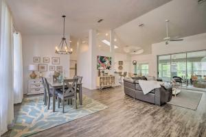 Crystal River Gem Near Three Sisters Springs!