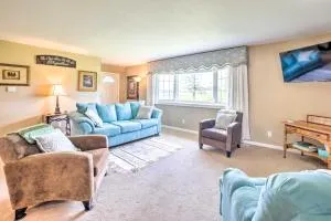 Bloomington Family Home - Private Deck and Yard - McLean