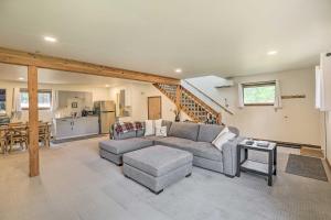 Upscale Bend Barn with Deck - Close to Trails!